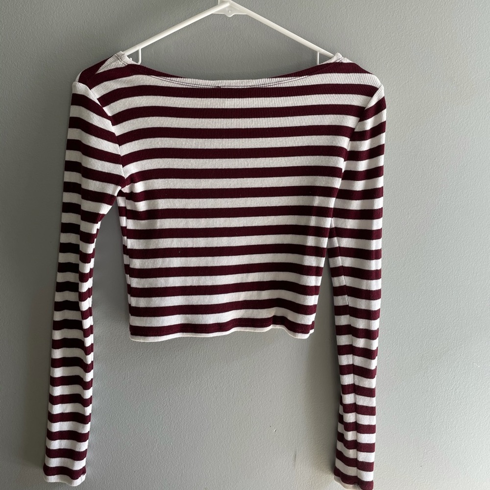 Forever 21 Cropped Long Sleeve - Picture 2 of 3